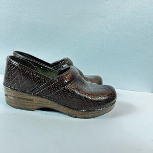 DANSKO Brown Leather Woven Nurse Medical Slip On Comfort Clog Shoe Women 8.5/39